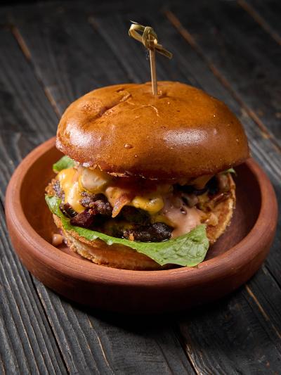 Преміум бургер зі стейка піканья •  